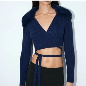 Size Medium Royal Blue Elegant Navy Sweater with Faux Fur Collar